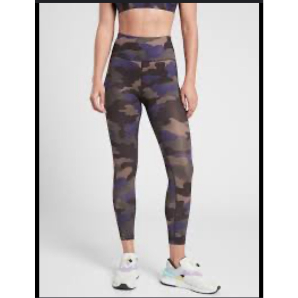 ATHLETA NWT women’s ultimate stash pocket camo printed 7/8 athletic leggings